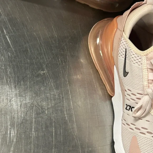 Nike Air Max 270 Size 9 Women’s - Picture 3 of 11